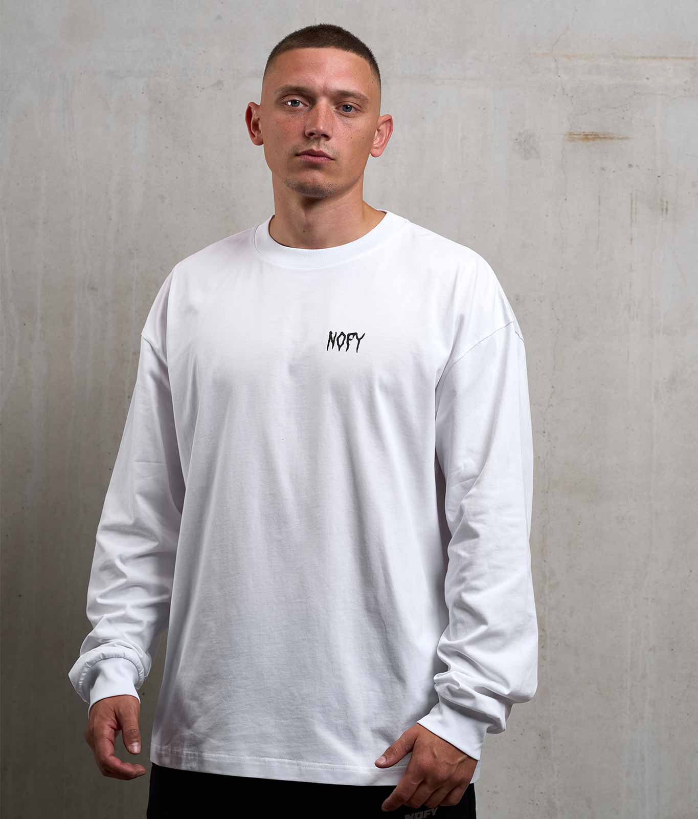 NOFY Gym Longsleeve Herren Weiß Oversize Pumpcover, Frontansicht mit Logo