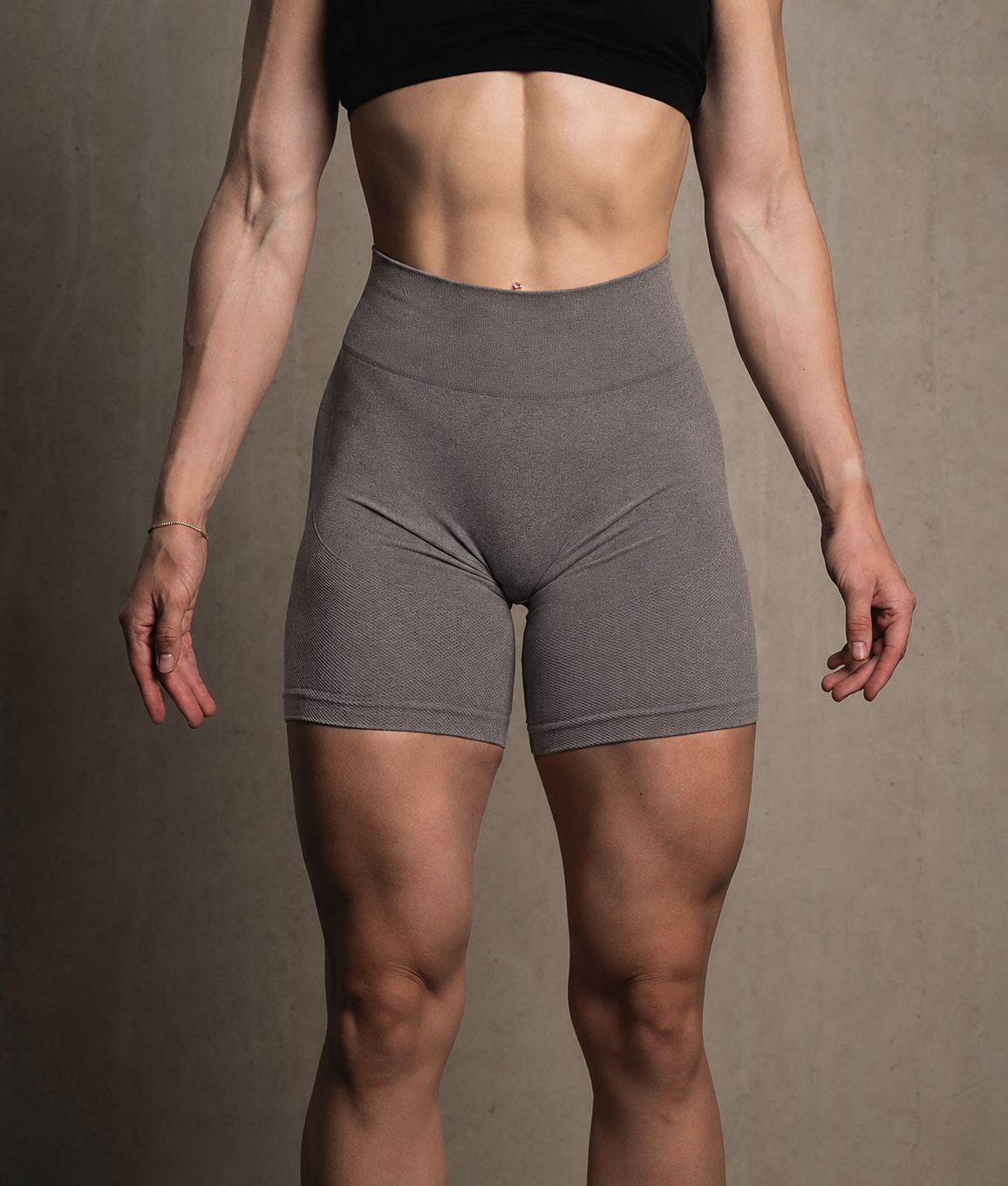 NOFY Gym Shorts Damen Grau Soft Stretch, Frontansicht Shaping-Details