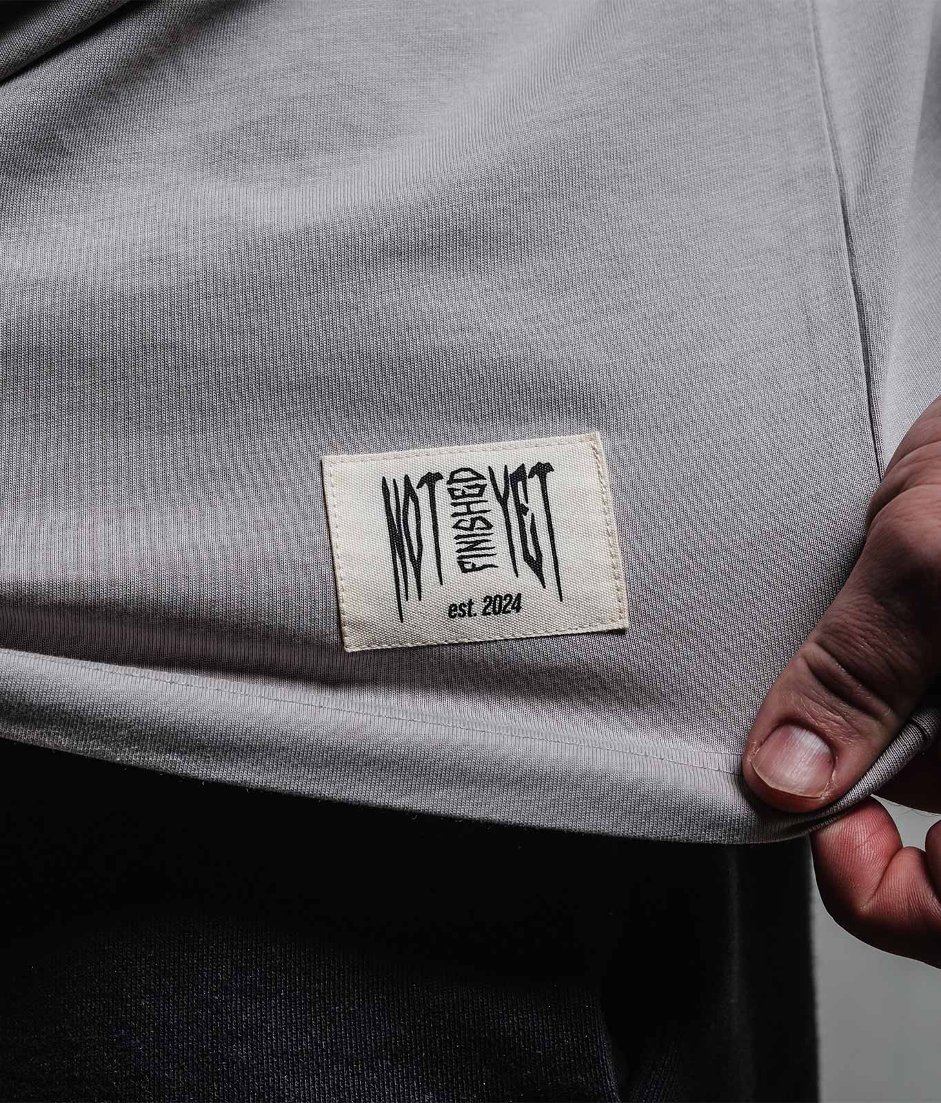 nofy-longsleeve-basic-grau-oversize-patch