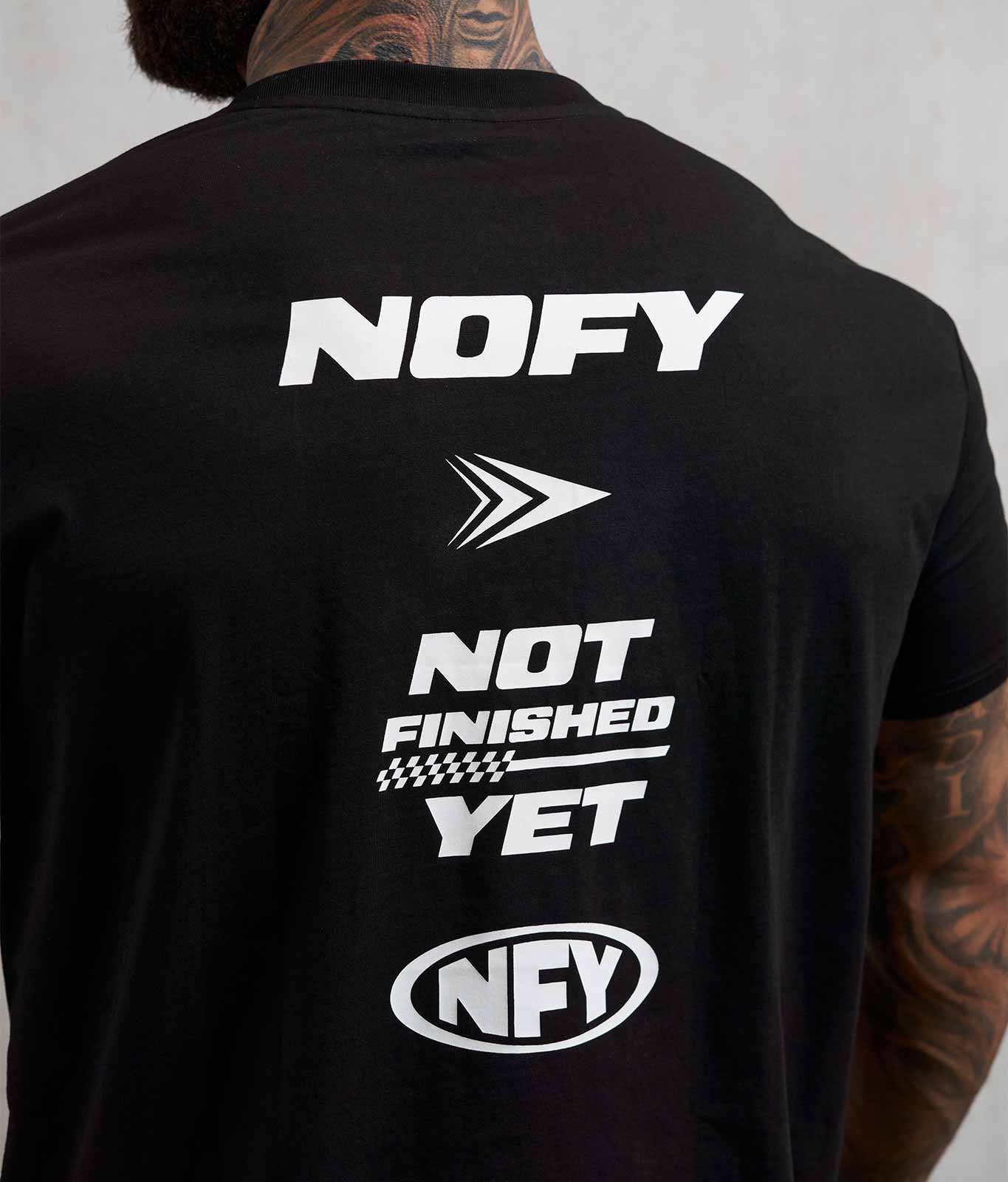 Detailaufnahme NOFY Logo World Backprint mit Not Finished Yet Schriftzug
