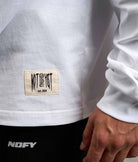 NOFY Longsleeve Weiß, Detail Not Finished Yet Woven Label