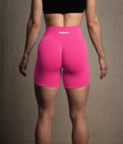 NOFY Gym Shorts Damen Pink Soft Stretch, Rückenansicht in Bewegung