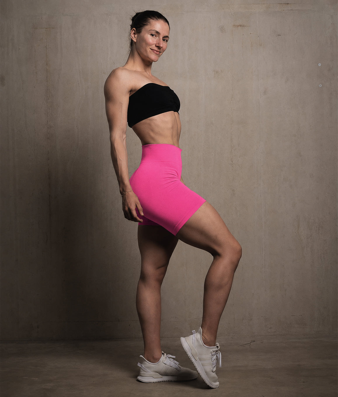 NOFY Gym Shorts Damen Pink Soft Stretch, Seitenansicht Mid-High-Waist