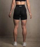 NOFY Gym Shorts Damen Schwarz Soft Stretch, Rückenansicht mit Scrunch-Effekt