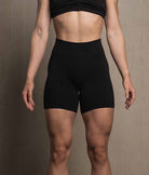 NOFY Gym Shorts Damen Schwarz Soft Stretch, Frontansicht Shaping-Details