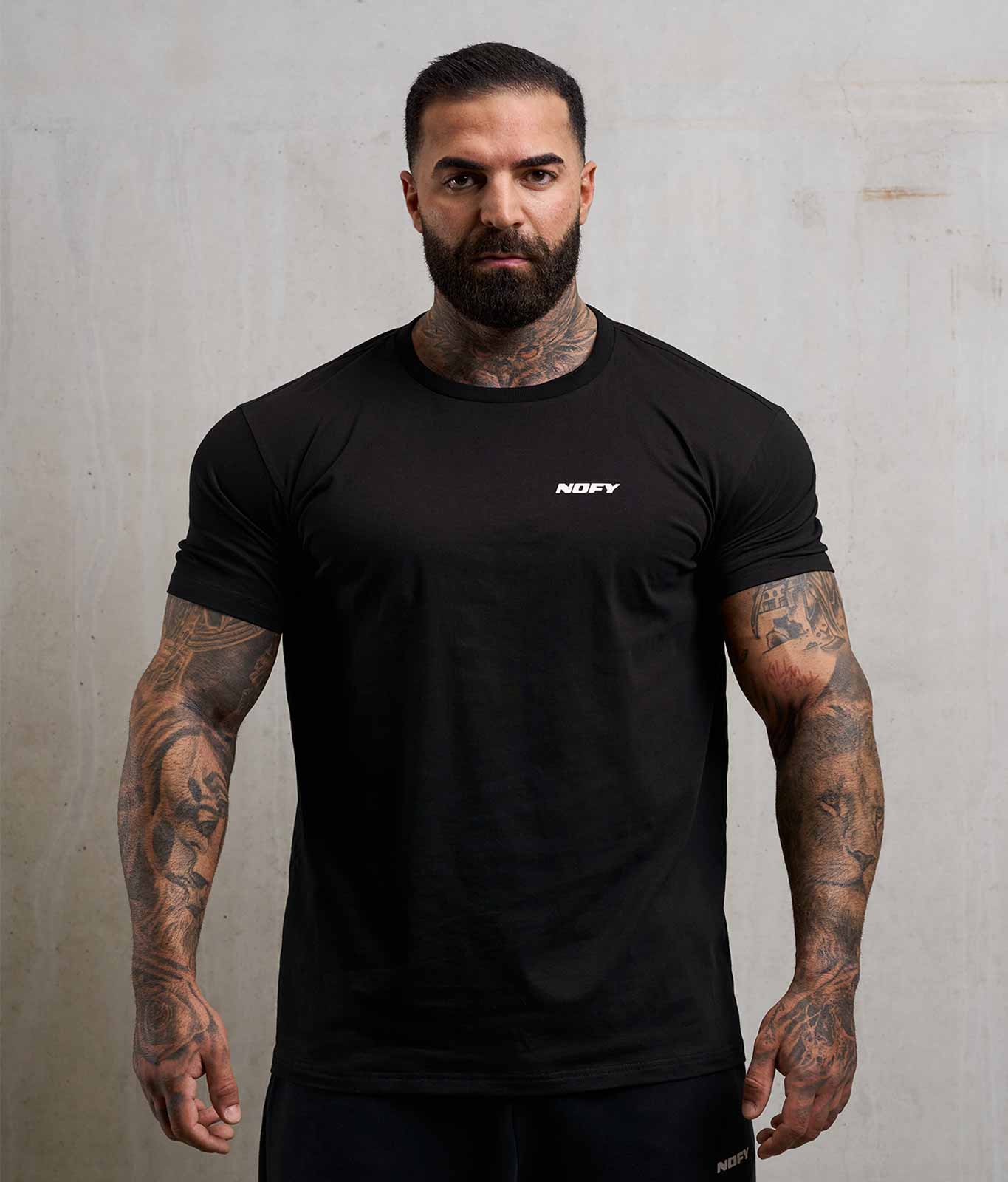 NOFY T-Shirt Herren Schwarz Logo World, Frontansicht sportliche Passform
