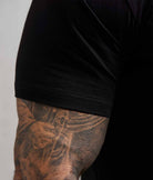 NOFY T-Shirt Schwarz I Am NOFY Core, Detail Ärmelsaum und Verarbeitung