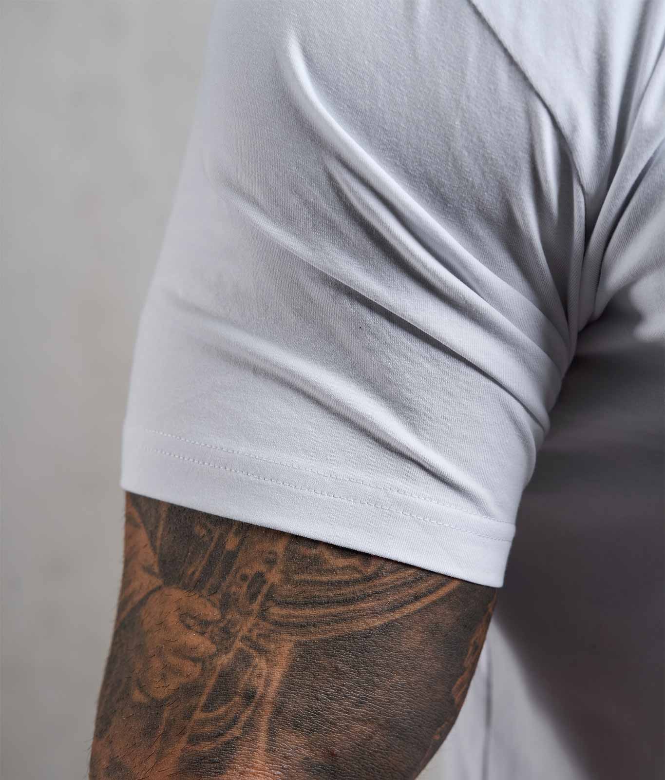 NOFY T-Shirt Weiß Arrows, Detail Ärmelsaum und Verarbeitung